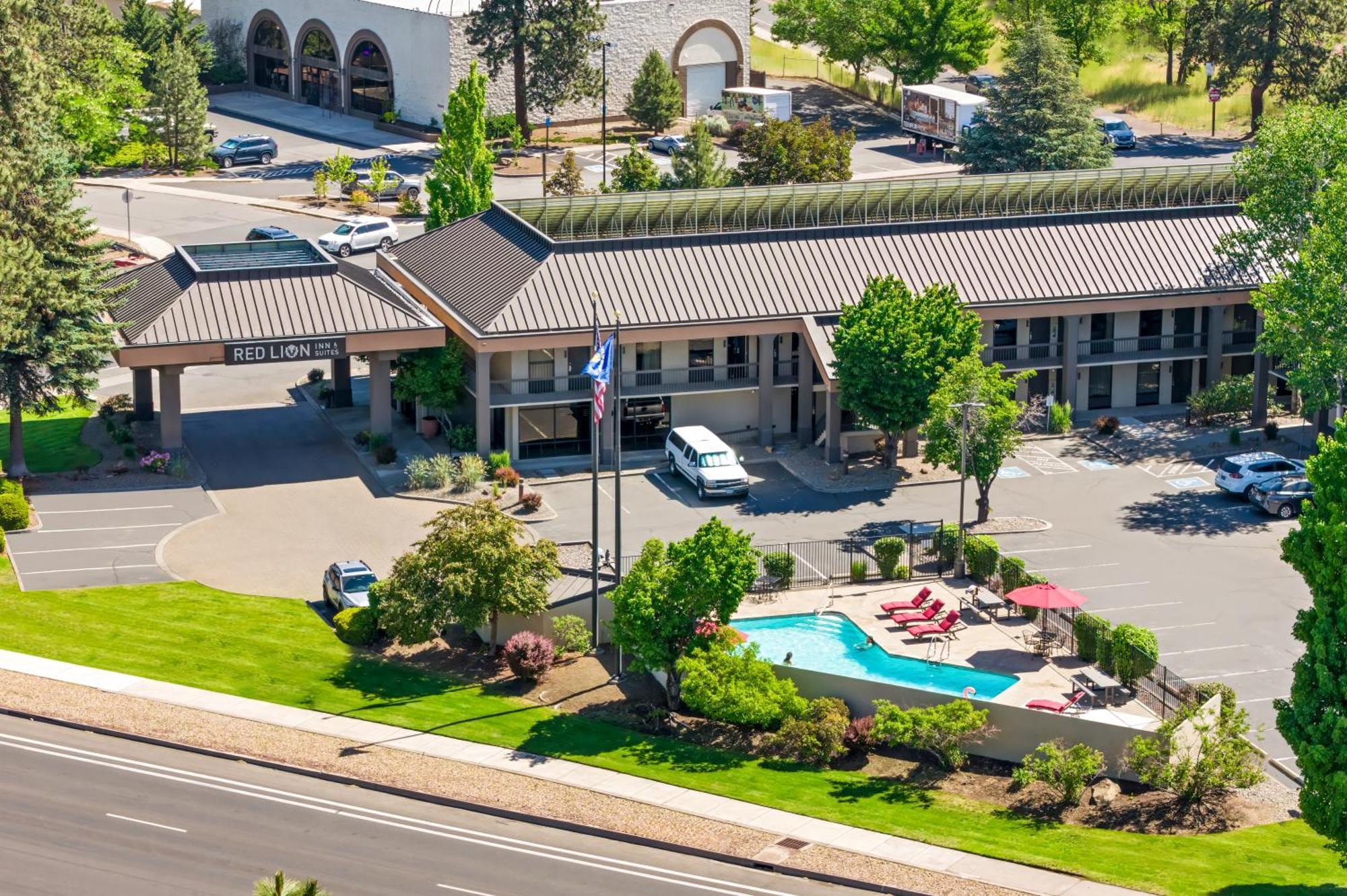 Red Lion Inn & Suites Deschutes River - Bend Exteriér fotografie