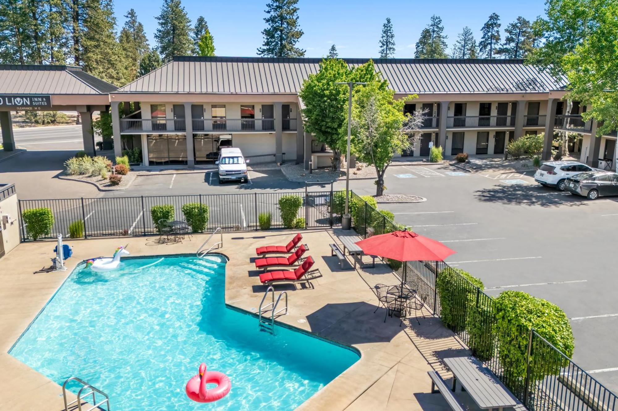 Red Lion Inn & Suites Deschutes River - Bend Exteriér fotografie