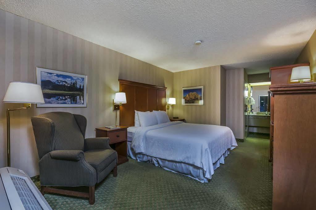 Red Lion Inn & Suites Deschutes River - Bend Exteriér fotografie